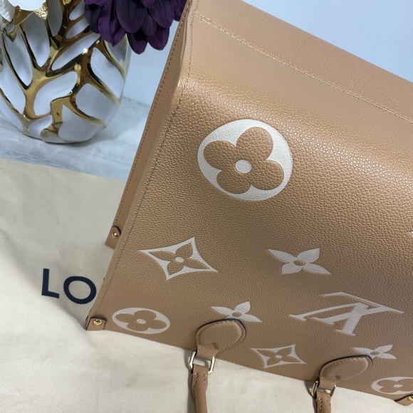 Sold Louis Vuitton OntheGo Mm Biicolor Arizona Beige - Picture 8 of 16